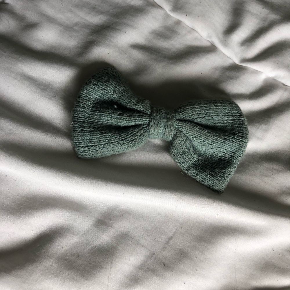 Pale Blue Knitted Bow Clip